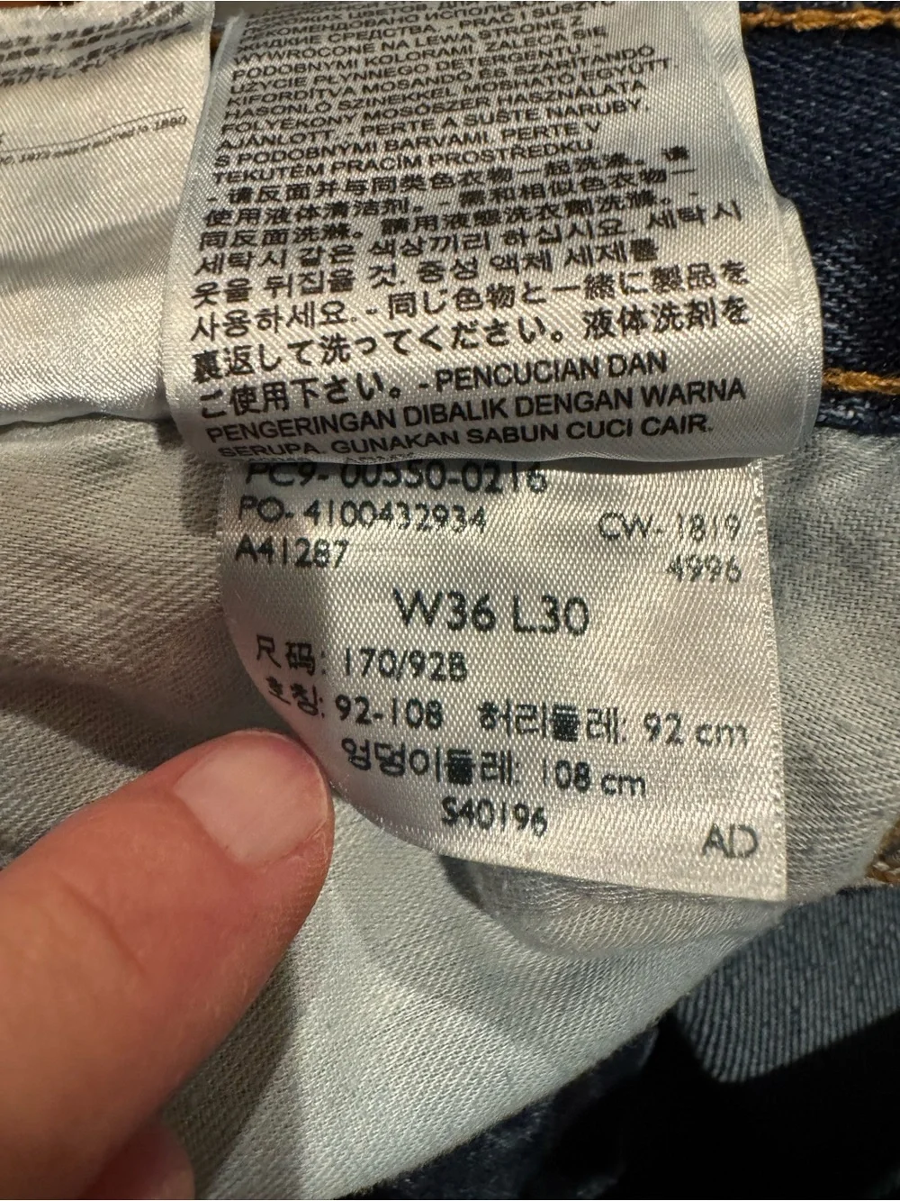 Levi's 550 Relaxed Fit Jeans in Dark Blue Denim with Tan Patch